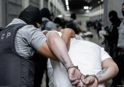 Detenido en #ElSalvador un abogado crítico de Nayib Bukele Enrique Anaya es también un…