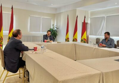 Me estoy reuniendo con el alcalde Cochabamba, Manfred Reyes Villa, y con el expresidente…