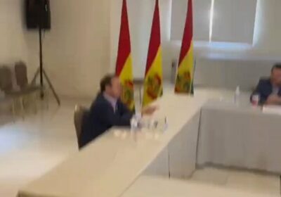 ¿Quienes aceptaron la convocatoria de Manfred Reyes? Samuel y Tuto. Ya están reunidos!!! #johnarandiaperiodista