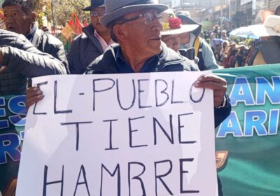 La marcha de gremiales de El Alto llegó al centro paceño. Demandan soluciones a…