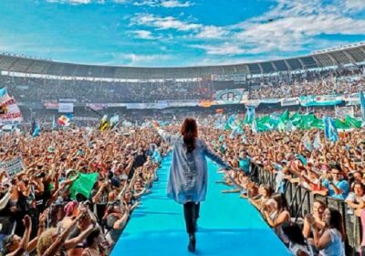 Con profunda indignación expreso mi solidaridad con la hermana @CFKArgentina, su familia y al…