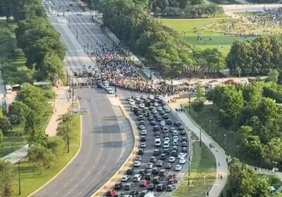🇺🇸‼️ | URGENTE — Insurrectos toman las calles de Chicago y paralizan el tráfico,…