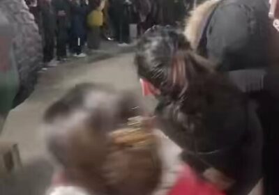 #Último | Militares llegan a Llallagua y son recibidos con aplausos por los pobladores,…