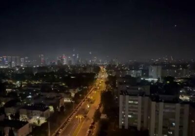 🇮🇱🇮🇷 | ÚLTIMA HORA: Nuevo video muestra un misil balístico iraní impactando Tel Aviv,…