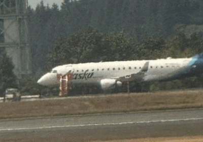 🇺🇸‼️ | URGENTE — Avión de Alaska Airlines evacuado en el aeropuerto de Seattle…