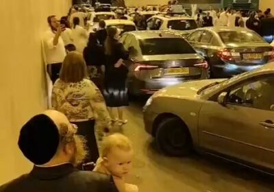 🇮🇱🇮🇷 | Mientras vuelan los misiles desde Irán, decenas de israelíes refugiados en un…