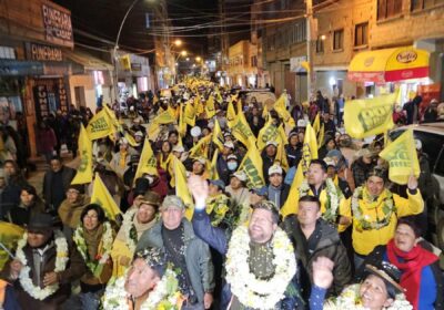 Esta noche el frío no nos detuvo en Viacha. Miles de viacheños acompañaron nuestra…