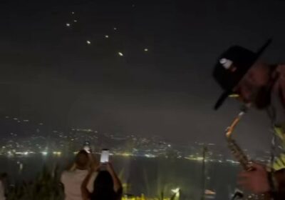 🇱🇧🇮🇱🇮🇷 | En Líbano graban el ataque con misiles iraníes hacia Israel mientras suena…