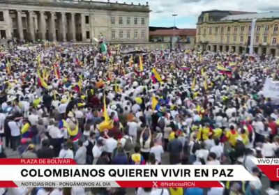 🇨🇴‼️ | ÚLTIMA HORA — Impresionante multitud llena la Plaza Bolívar en Bogotá en…