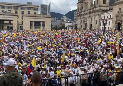 🇨🇴 | “¡Fuera Petro!”: la arenga que volvió a resonar, esta vez, durante la…