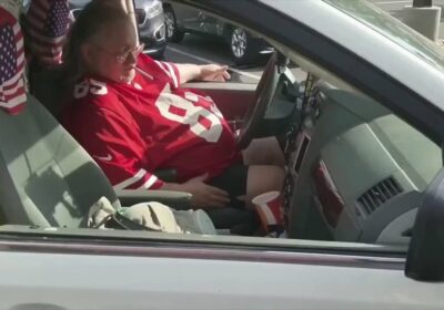 🇺🇸 | Policía de California abatió a un adulto mayor luego de protagonizar un…