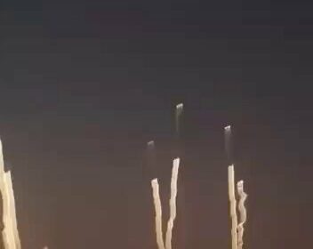 🇮🇷🇮🇱 | Imágenes captan el lanzamiento de misiles desde territorio iraní hacia Israel