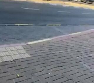 🇮🇷🇮🇱 | ÚLTIMA HORA: Momento en que un misil balístico lanzado por Irán impacta…