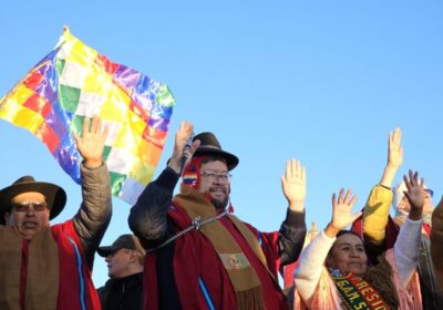 En política todo comunica. Ejemplo: Si el candidato de la foto hubiese celebrado cada…