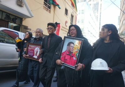 #LaPaz | Los restos del ministro de Trabajo, Erland Rodríguez, fueron trasladados al Palacio…