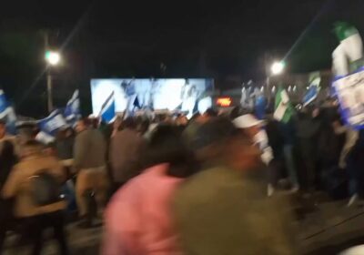 Simpatizantes y opositores del candidato presidencial Eduardo Del Castillo se enfrentaron con explosivos la…