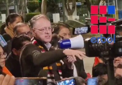 Después de dejar sus documentos en el TSE, Jaime Dunn se dirigió a sus…