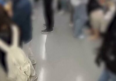 Surcoreano rocía gasolina y prende fuego en un vagón del metro en Seúl Seis…