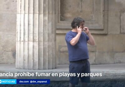Francia prohíbe fumar en playas, parques, paradas de autobús y frente a escuelas a…