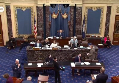El Senado de EE. UU. retrasa la votación sobre el presupuesto impulsado por #Trump.…