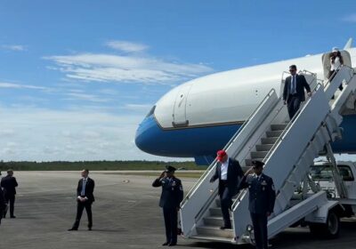 🇺🇸 | AHORA — Trump aterriza en Florida para la inauguración de Alligator Alcatraz