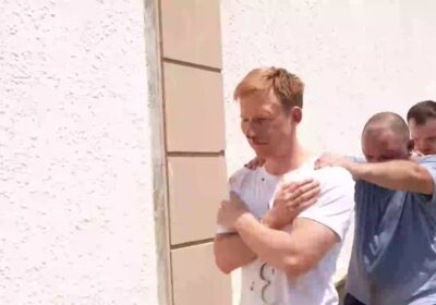 🇦🇿🇷🇺 | Azerbaiyán difunde imágenes de rusos detenidos por narcotráfico y fraude cibernético, mostrando…