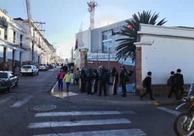 #Ahora | Fuerte resguardo policial en La Sombrerería, donde se prevé que instale la…