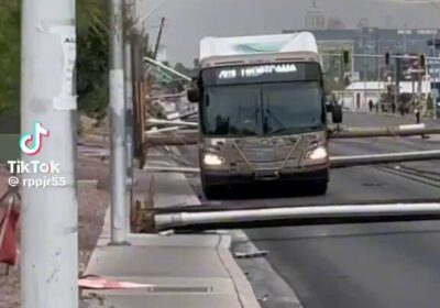 🇺🇸 | Casi 50 postes eléctricos quedaron destruidos tras un violento temporal en Las…