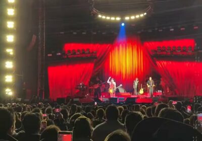 | El cantante español Enrique Bunbury detuvo su show en Quito, molesto por el…