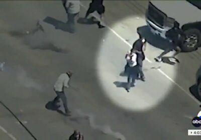 🇺🇸‼️ | Un sujeto habría disparado un arma contra agentes federales durante una redada…