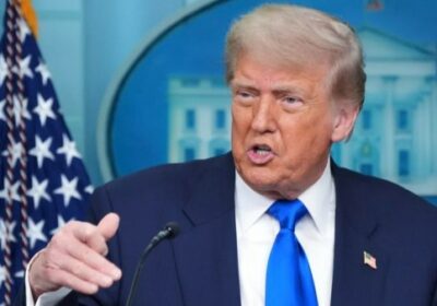 #GrupoFides | #ANF #Mundo 𝐓𝐫𝐮𝐦𝐩 𝐚𝐬𝐞𝐠𝐮𝐫𝐚 𝐪𝐮𝐞 𝐄𝐄𝐔𝐔 𝐡𝐚 𝐬𝐢𝐝𝐨 𝐞𝐬𝐭𝐚𝐟𝐚𝐝𝐨 𝐞𝐧 𝐥𝐨 𝐜𝐨𝐦𝐞𝐫𝐜𝐢𝐚𝐥…