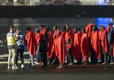 🇪🇸 | El 70% de los españoles respalda las deportaciones de migrantes ilegales. Via…