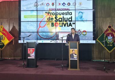 Solos dos candidatos presidenciales asistimos al foro Propuesta de Salud del Colegio Médico de…