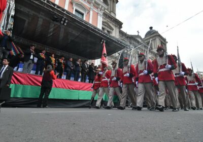 #LaPaz | Desfile de teas por los 216 años de la Gesta libertaria del…