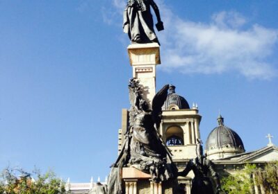 A La Paz, tierra de libertad, de valores democráticos, de insurgencia, todo honor en…