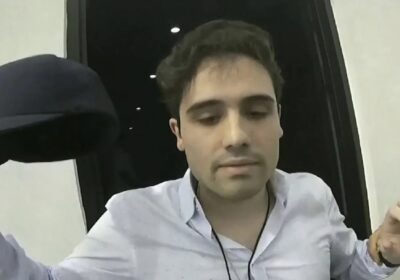 #GrupoFides | #ANF #Mundo 𝐄𝐥 𝐡𝐢𝐣𝐨 𝐝𝐞 ‘𝐄𝐥 𝐂𝐡𝐚𝐩𝐨’ 𝐚𝐛𝐚𝐧𝐝𝐨𝐧𝐚 𝐥𝐚 𝐜á𝐫𝐜𝐞𝐥 𝐲 𝐬𝐞…