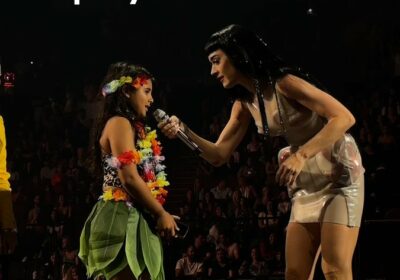 Katy Perry pide a una niña que diga en voz alta que es mexicana…