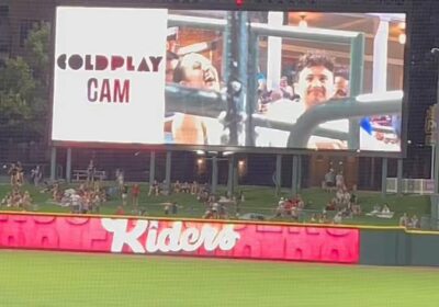 🇺🇸 | La cámara de los amantes de Coldplay se ha vuelto un fenómeno…