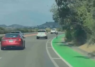 🇺🇸 | Un ciclista en California se estrelló contra una moto de la policía…