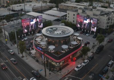 🇺🇸 | Elon Musk presentó el nuevo restaurante retro-futurista de Tesla y anunció que,…
