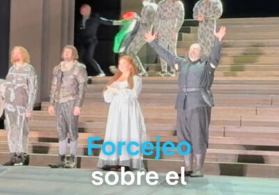 Despliegan la bandera palestina en la Royal Opera House de Londres. Durante la última…