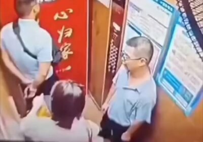 🇨🇳 | Tras recibir amenazas de su exmarido, una mujer pidió a dos trabajadores…