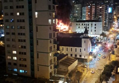 Reportan un incendio de magnitud en la zona Sopocachi de La Paz