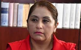 Ruth Nina se presentó ante la fiscalía en Cochabamba, aun no dio su declaración