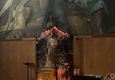🇫🇷 | Un incendio intencional dañó seriamente la iglesia Notre-Dame des Champs en París,…