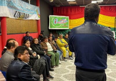 Junto a los paisanos, que nunca dejan de pensar en Bolivia. Animándolos para hacer…