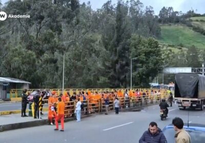 #Colombia recibe a 600 nacionales deportados que estaban presos en #Ecuador Unos 600 ciudadanos…