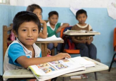 Samuel Doria Medina y Tuto Quiroga proponen descentralizar la salud y la educación hacia…