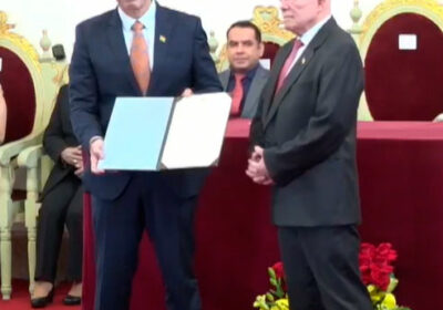 El TSE entregó las credenciales a Rodrigo Paz y Edmand Lara, como presidente y…