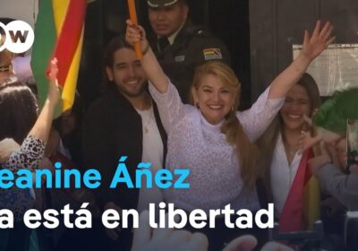 La expresidenta interina de Bolivia abandona prisión tras la anulación de su condena. En…